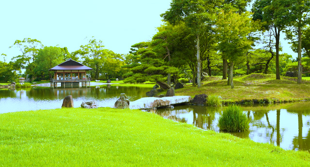 鳴琴湖庭園